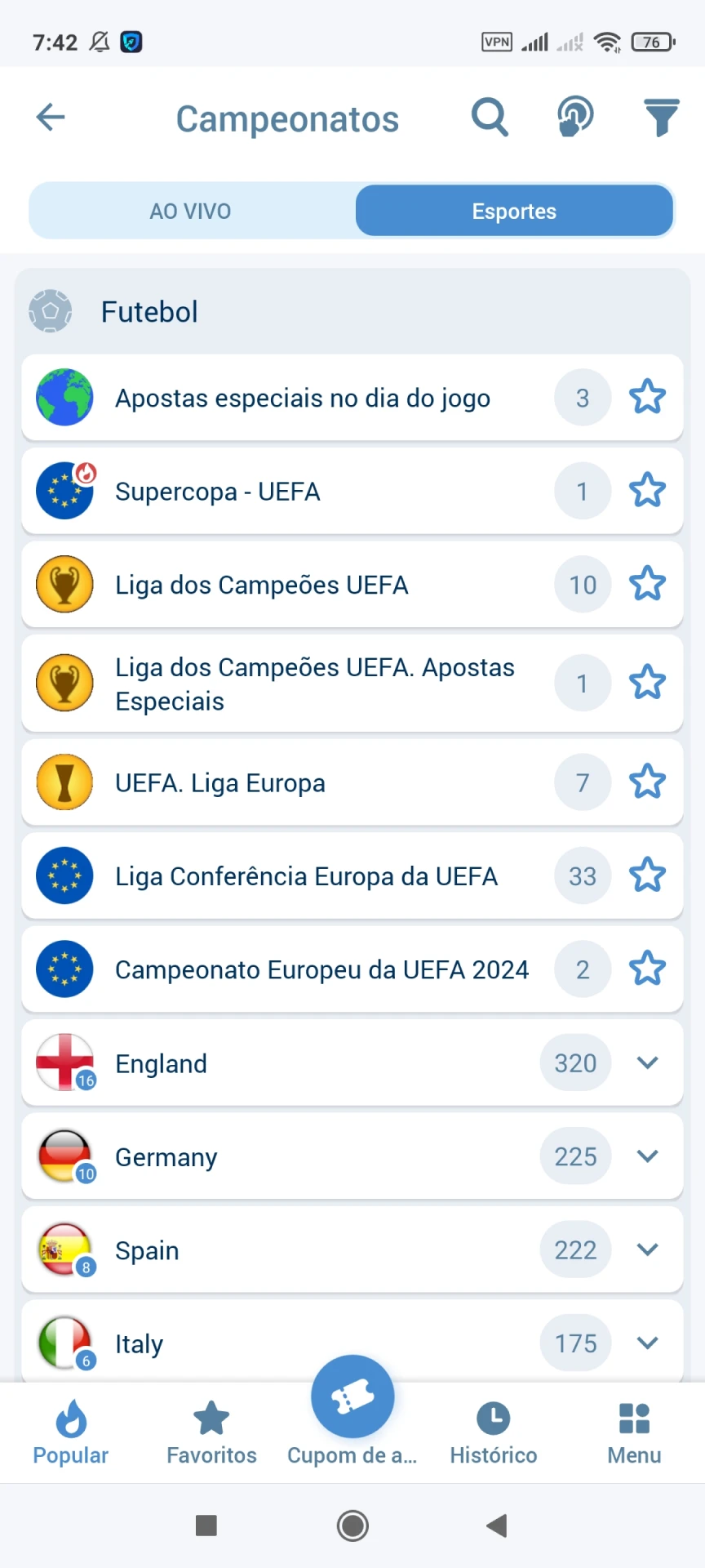 Visite a página de apostas de futebol para o aplicativo 1xbet.