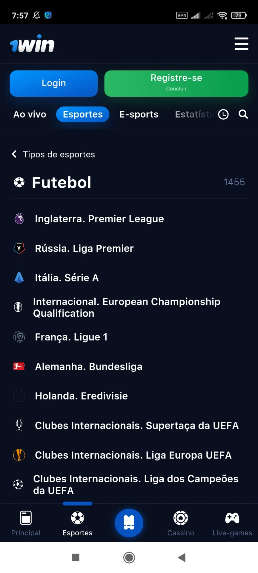 Visite a página de apostas de futebol para o aplicativo 1win.